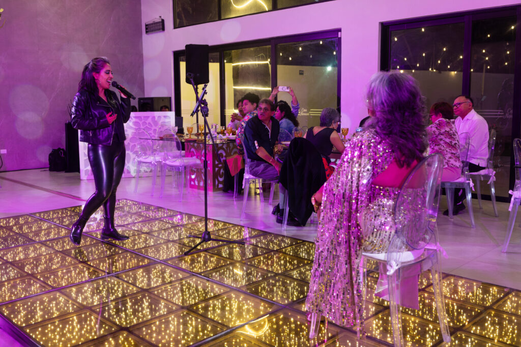 Ann Araujo en el cumpleaños de Vero