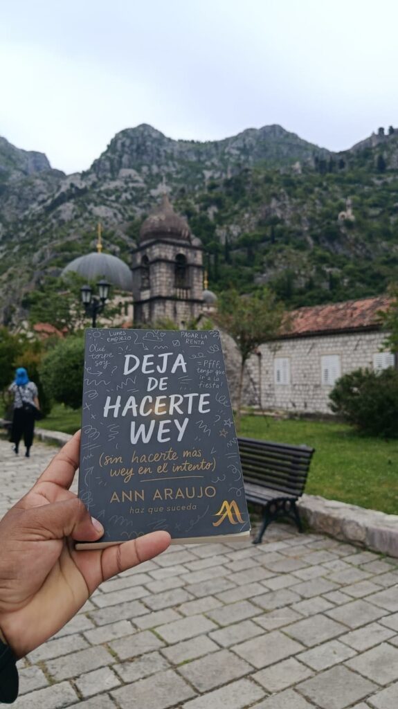 Libro Deja de Hacerte Wey en Kotor, Montenegro