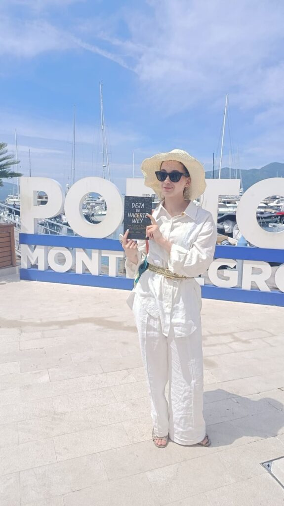 Libro Deja de Hacerte Wey en Porto Montenegro